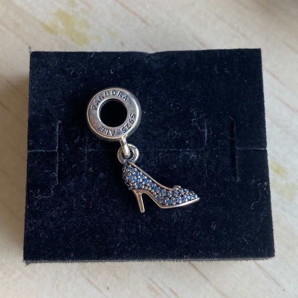 Pandora Disney - Cinderella’s Slipper Charm - Picture 3 of 6